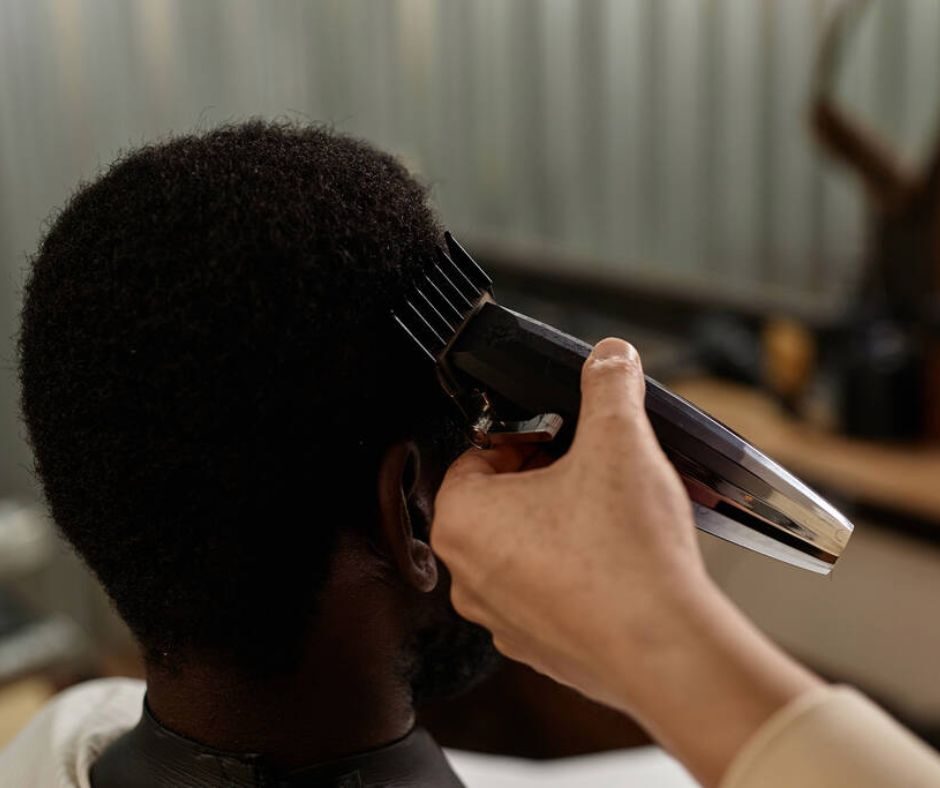Que faut-il pour ouvrir un salon de coiffure homme en Afrique ?