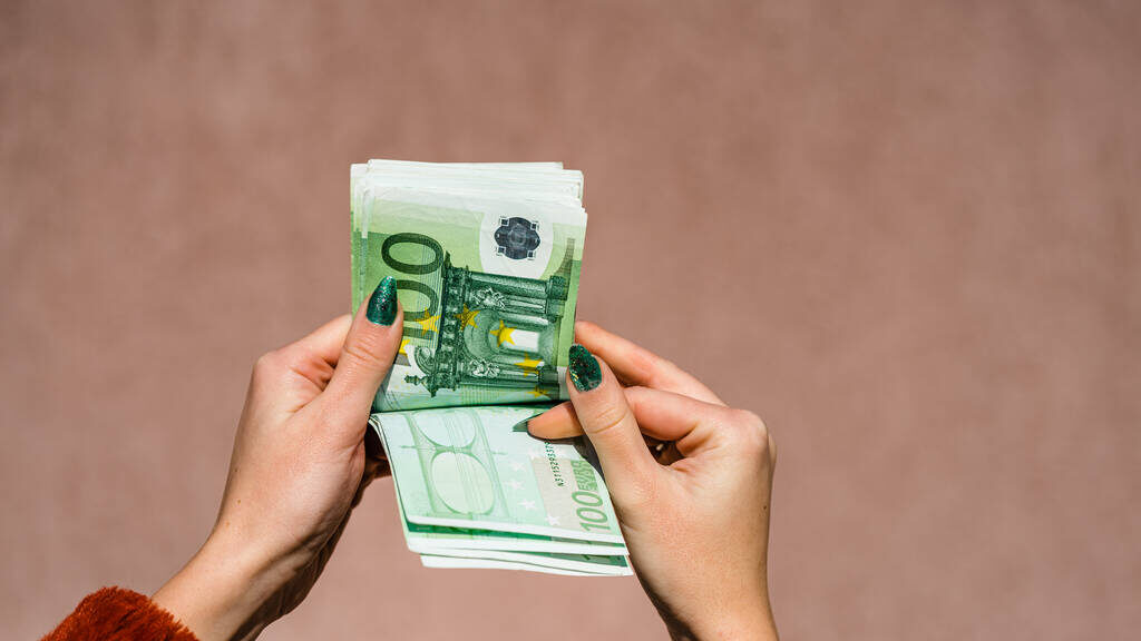 Idées de business à investir avec 2 000 euros : Chiffres et comment se lancer 